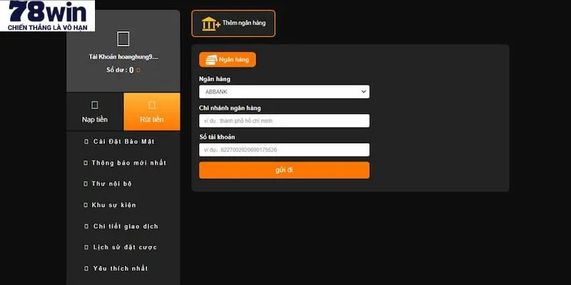 Khách hàng được nhân viên tư vấn nhiệt tình hỗ trợ
